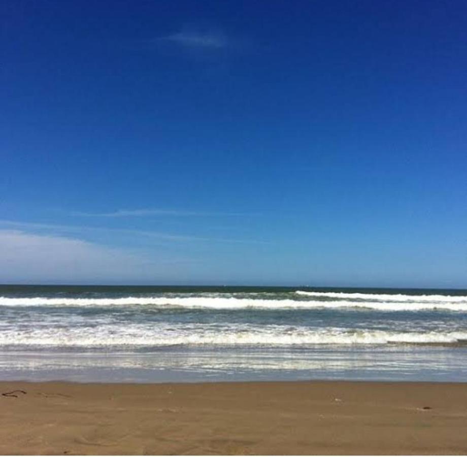 Linda Kitnet, Frente Mar, Piscina Navegantes#3 Holiday home *